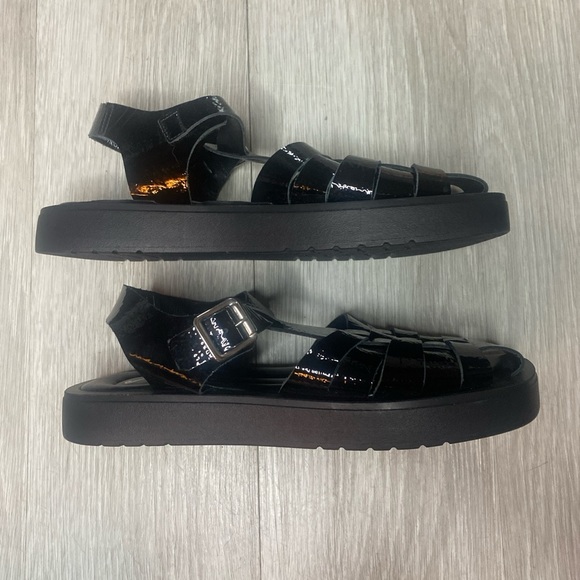 Free People Shoes - Free People Fisherman’s sandals